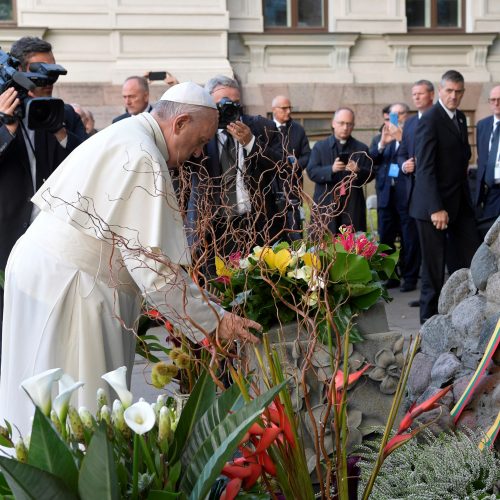 Popiežius Vilniuje pagerbė nacių ir sovietų aukas  © Scanpix nuotr.