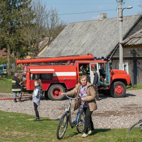 Tauragės rajone sudegė klebonijos pastato stogas  © Butauto Barausko nuotr.