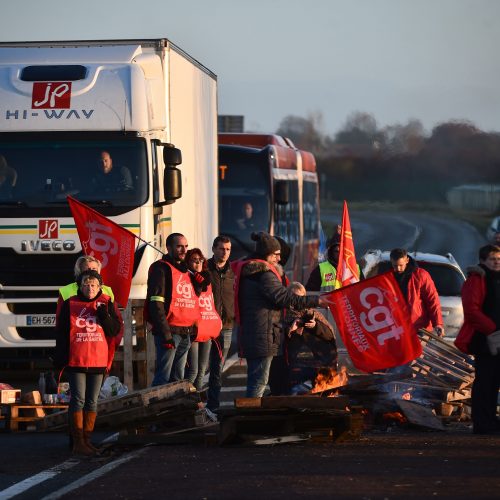 „Geltonųjų liemenių“ protestai Paryžiuje  © EPA-ELTOS ir Scanpix nuotr.