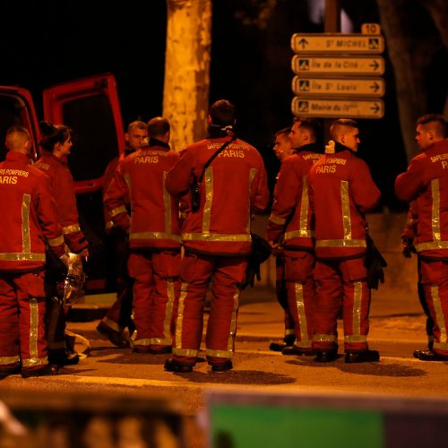 Didelis gaisras Paryžiaus Švč. Dievo Motinos katedroje   © Scanpix nuotr.