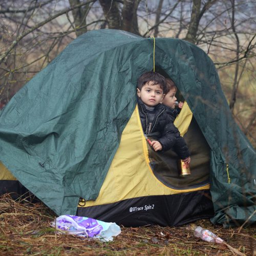 Nelegalūs migrantai Lenkijos ir Baltarusijos pasienyje  © Scanpix nuotr.