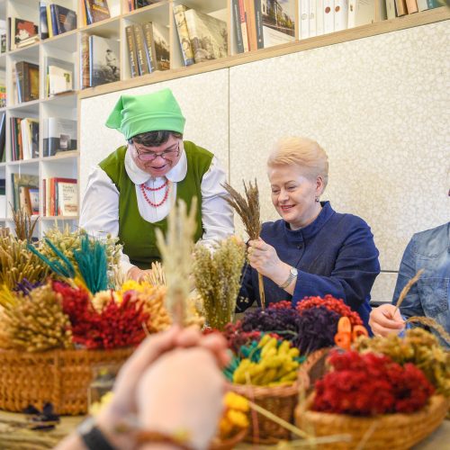 Prezidentė dalyvavo velykinėse edukacinėse dirbtuvėse  © I. Gelūno / Fotobanko, R. Dačkaus / Prezidentūros nuotr.