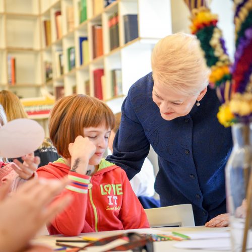 Prezidentė dalyvavo velykinėse edukacinėse dirbtuvėse  © I. Gelūno / Fotobanko, R. Dačkaus / Prezidentūros nuotr.