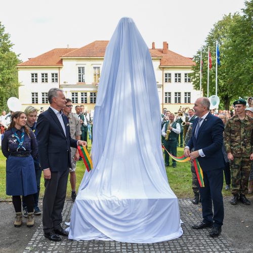 G. Nausėda atidengė A. Smetonos paminklą  © R. Dačkaus / LRP kanceliarijos nuotr.