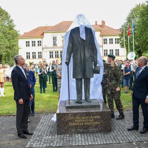 G. Nausėda atidengė A. Smetonos paminklą  © R. Dačkaus / LRP kanceliarijos nuotr.