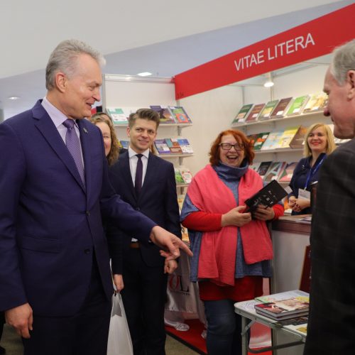 Prezidentas lankosi Vilniaus knygų mugėje  © D. Labučio / ELTOS, R. Dačkaus / Prezidentūros nuotr.