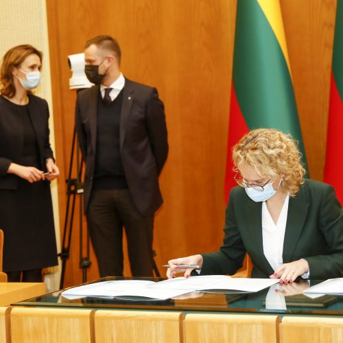 Trijų partijų lyderiai pasirašė koalicinę sutartį  © M. Morkevičiaus / ELTOS, I. Gelūno / Fotobanko nuotr.