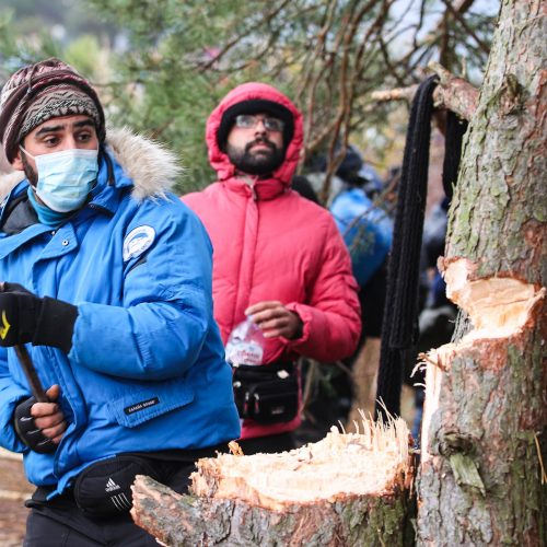 Nelegalūs migrantai Lenkijos ir Baltarusijos pasienyje  © Scanpix nuotr.