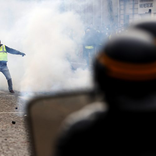 „Geltonųjų liemenių“ protestai Paryžiuje  © EPA-ELTOS ir Scanpix nuotr.