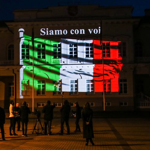 Vilnius nušvito Italijos vėliavos spalvomis  © S. Žiūros/Vilniaus savivaldybės, A.Pliadžio/KAM ir D.Labučio/ELTOS nuotr.