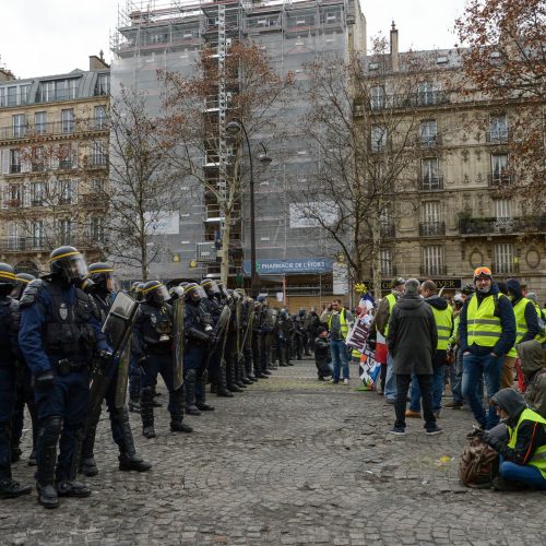 „Geltonųjų liemenių“ protestai Paryžiuje  © EPA-ELTOS ir Scanpix nuotr.