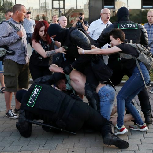 Baltarusijoje pareigūnai suiminėja protestuotojus  © Scanpix, ITAR-TASS nuotr.