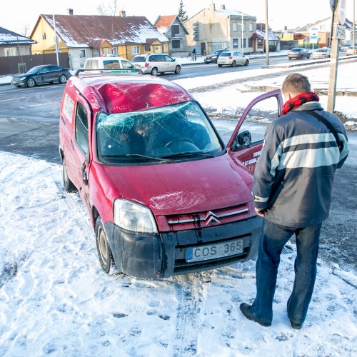 Dviejų automobilių avarija Veiverių gatvėje  © Vilmanto Raupelio nuotr.