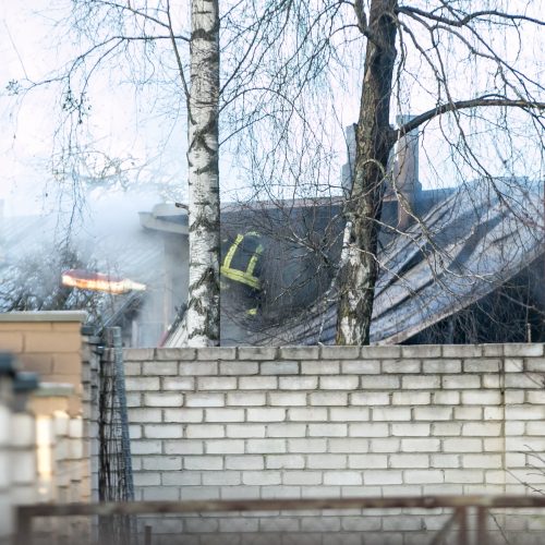 Gaisras Žiemgalių gatvėje  © Vilmanto Raupelio nuotr.