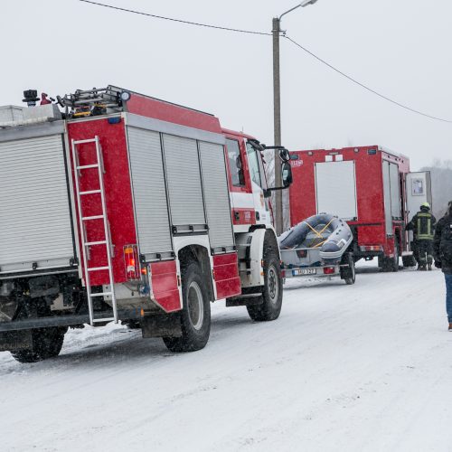 Ugniagesių pratybos – gelbėjimo darbai ant ledo  © Vilmanto Raupelio nuotr.