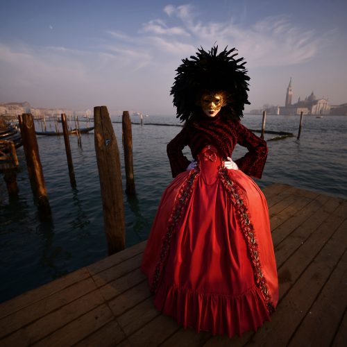 Venecijoje įsibėgėjo tradicinis karnavalas  © Scanpix nuotr.