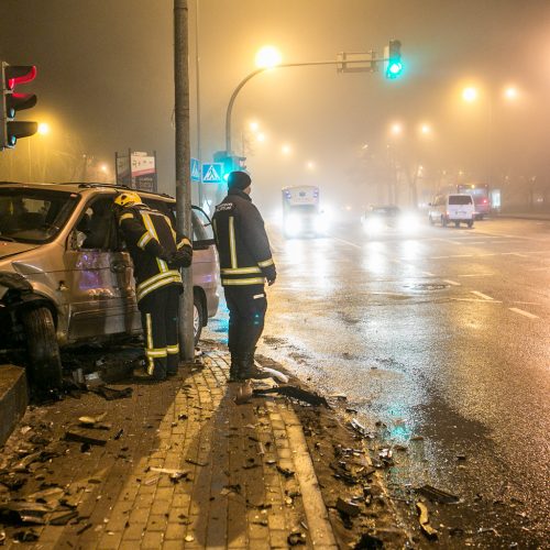 Avarija Herkaus Manto ir Parko gatvių sankryžoje  © Vytauto Petriko nuotr.