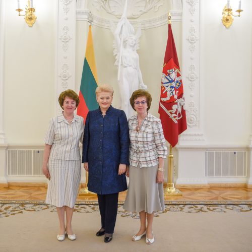 Nacionalinio diktanto konkurso laureatų apdovanojimai  © R. Dačkaus / Prezidentūros nuotr.