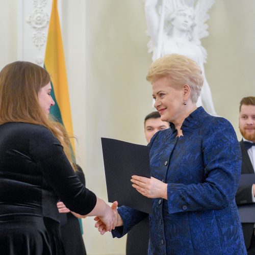 Prezidentė apdovanojo konkursuose įvertintus muzikus  © R. Dačkaus (LR Prezidento Kanceliarijos) nuotr.