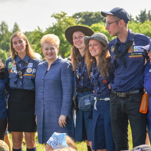 Prezidentei įteiktas garbingiausias skautų apdovanojimas  © R. Dačkaus (Lietuvos Respublikos Prezidento kanceliarijos) nuotr.