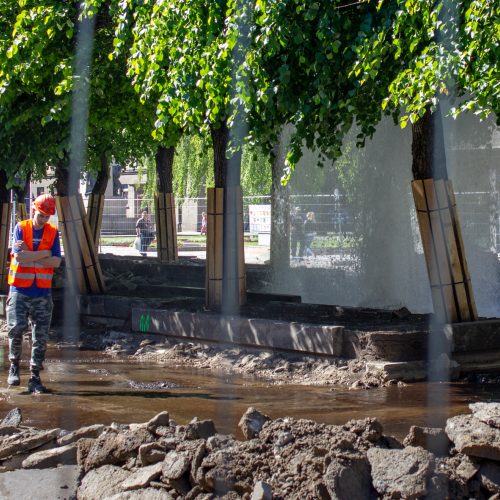 Prakirstas vandens vamzdis Laisvės al.  © Vilmanto Raupelio / Krisčio Balčiūno nuotr.