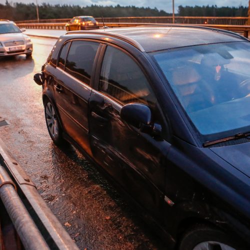 Avarija ant Lideikio gatvės viaduko  © Vytauto Petriko nuotr.