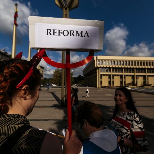 Profesinių sąjungų protestas prie Seimo  © G. Bartuškos/ ELTOS nuotr.