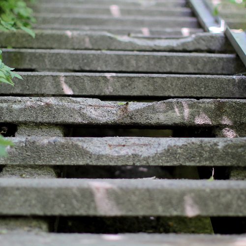 Apgriuvę laiptai Šilainiuose  © Evaldo Šemioto nuotr.