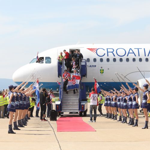 Zagrebe žmonių minia sveikino Kroatijos futbolininkus  © Scanpix, SIPA nuotr.