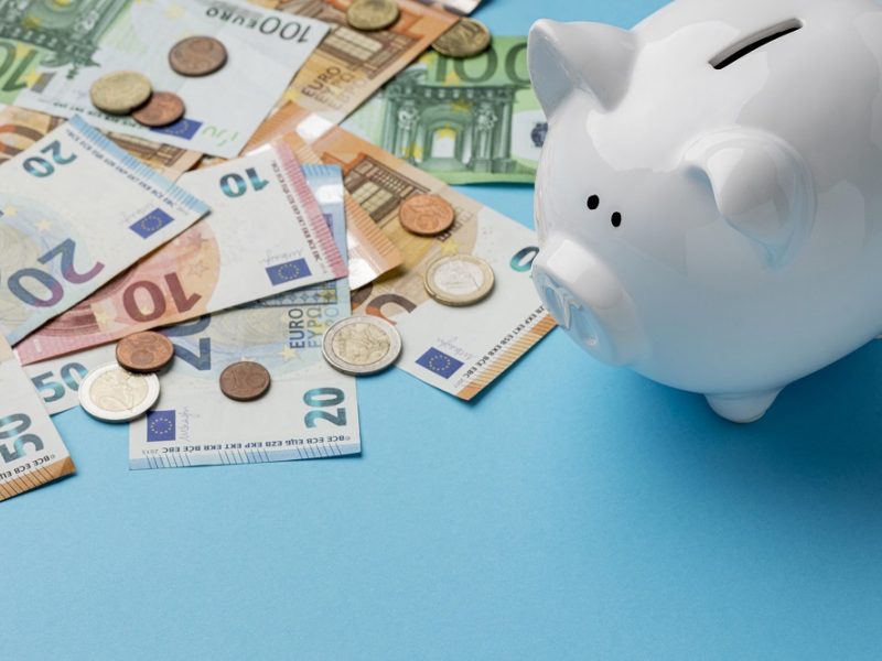 Apklausa: daugiau taupyti ėmė 40 proc. šalies gyventojų