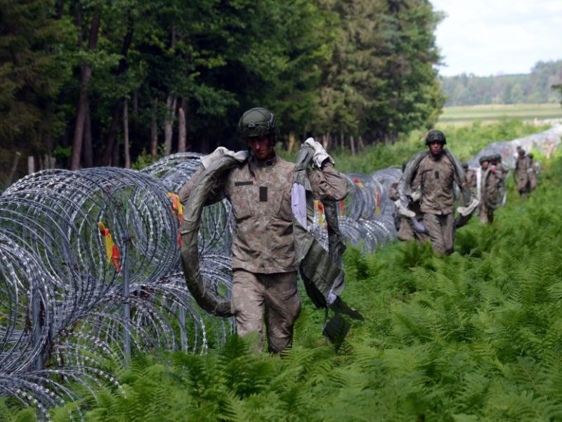 Suabejojo, ar nauja tvora tikrai atlaikys migrantus: betoninę sieną – ir tą perliptų