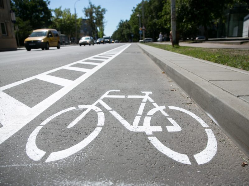 Kelios gatvės Vilniuje tapo dviračių: bus galima važiuoti per visą gatvės plotą