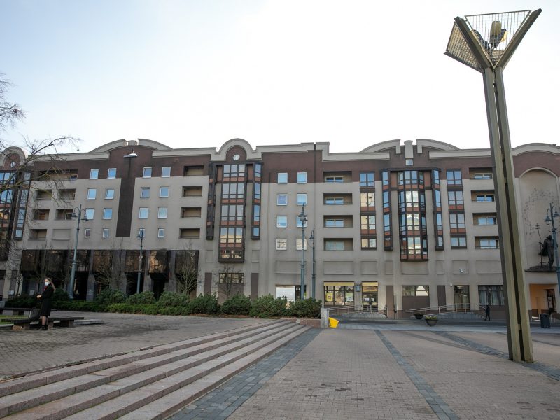 Seimas nepritarė: vilniečiai politikai galės toliau gyventi Seimo viešbutyje