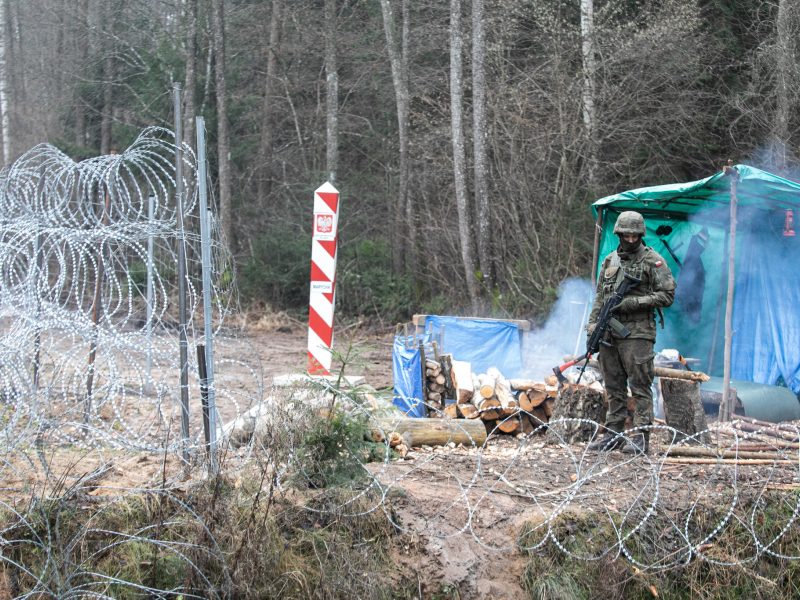 Rami para: pasienyje su Baltarusija neteisėtų migrantų neapgręžta