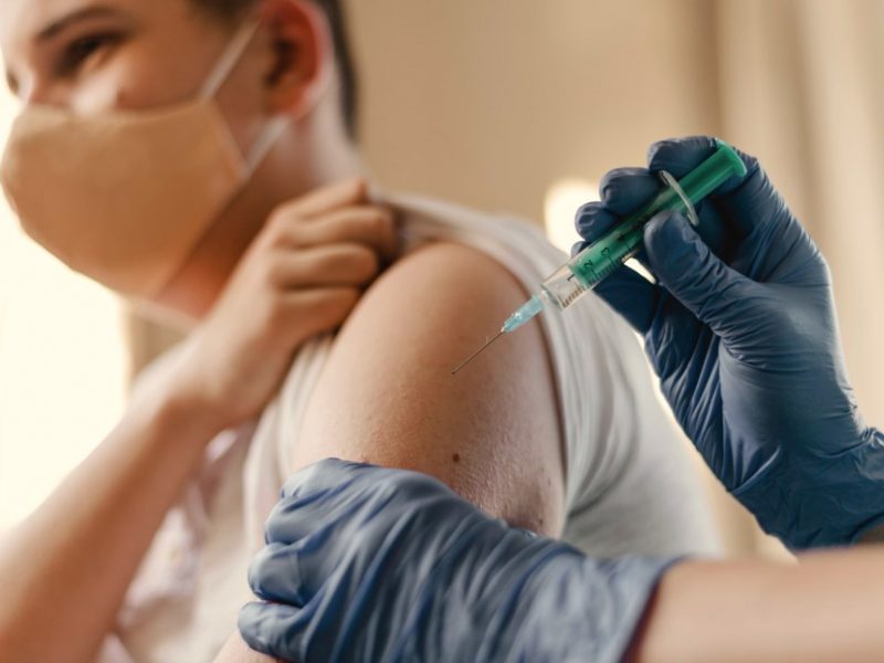 Baigiasi  vakcinų galiojimas: Lietuvoje stabdomas vaikų skiepijimas nuo koronaviruso