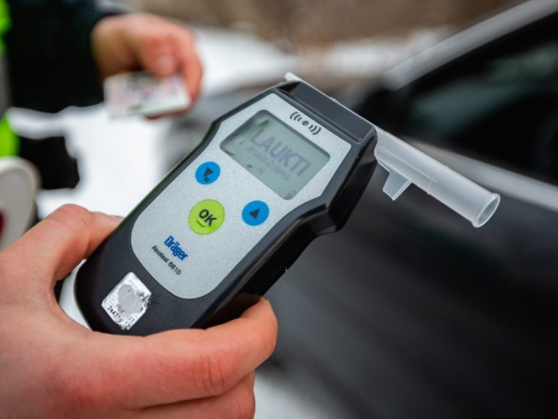 Šalčininkų rajone apsivertė automobilis su penkiais žmonėmis, trys jų – neblaivūs