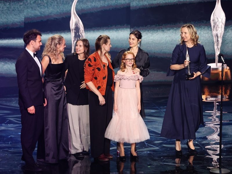Įteiktos „Sidabrinės gervės“: metų režisiere tapo A. Urbaitė, geriausiu filmu – „Per arti“