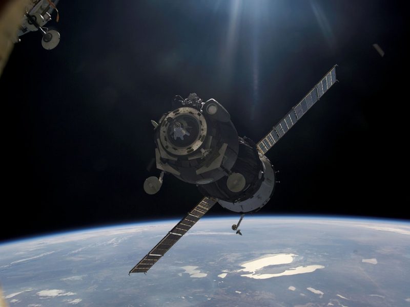 Trys Tarptautinėje kosminėje stotyje užtrukę astronautai grįš rugsėjį