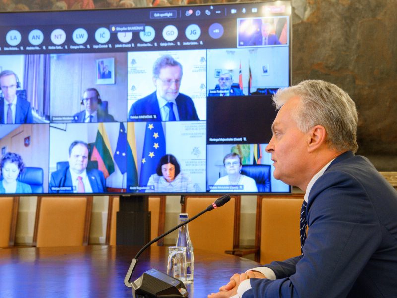G. Nausėda susitikime su Lietuvos ambasadoriais aptarė Baltarusiją