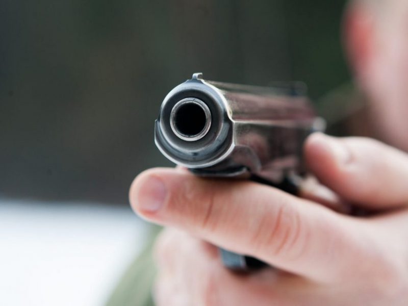 Trakų rajone varžybų metu vyras pistoletu susižalojo koją