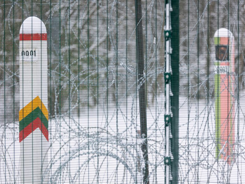 Pasienyje su Baltarusija – vėl neteisėtų migrantų vajus