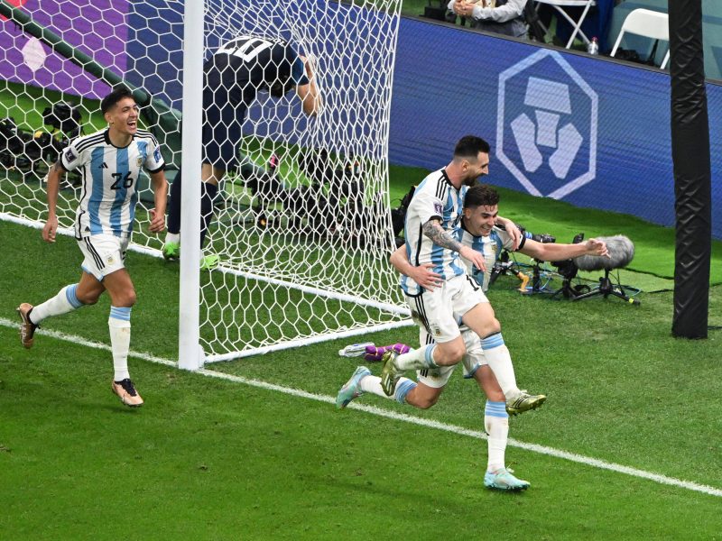 Argentinos rinktinė užtikrintai žengė į pasaulio futbolo čempionato finalą 