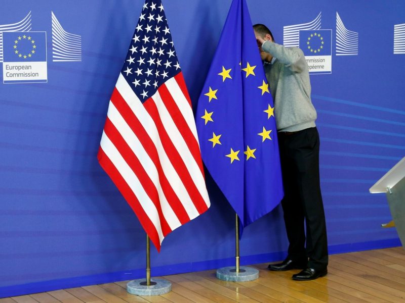 JAV ir ES atsisakė sankcijų varianto, apimančio Rusijos atjungimą nuo SWIFT 