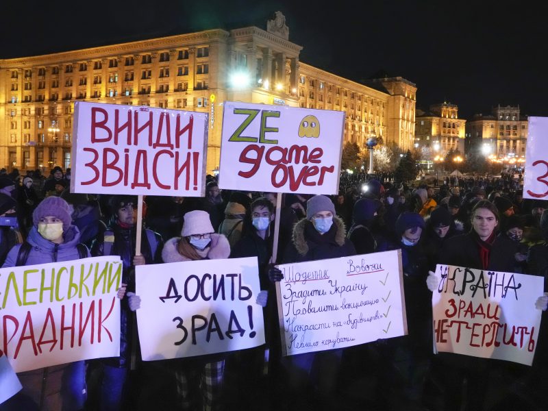 Kijeve į protesto akcijas susirinko keli tūkstančiai žmonių