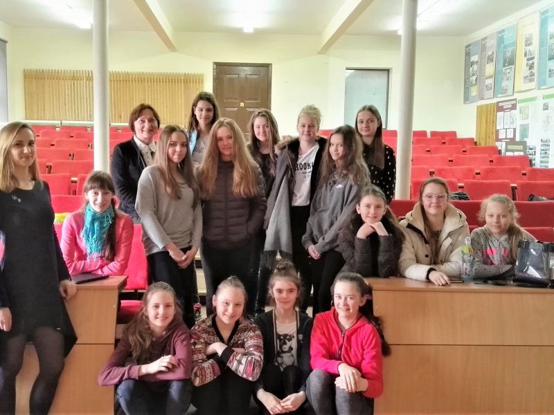 moterų studijuoja varpą neilgos erekcijos priežastis