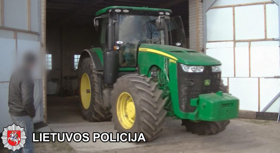 Sulaikyti traktorių vagystėmis Švedijoje įtariami lietuviai