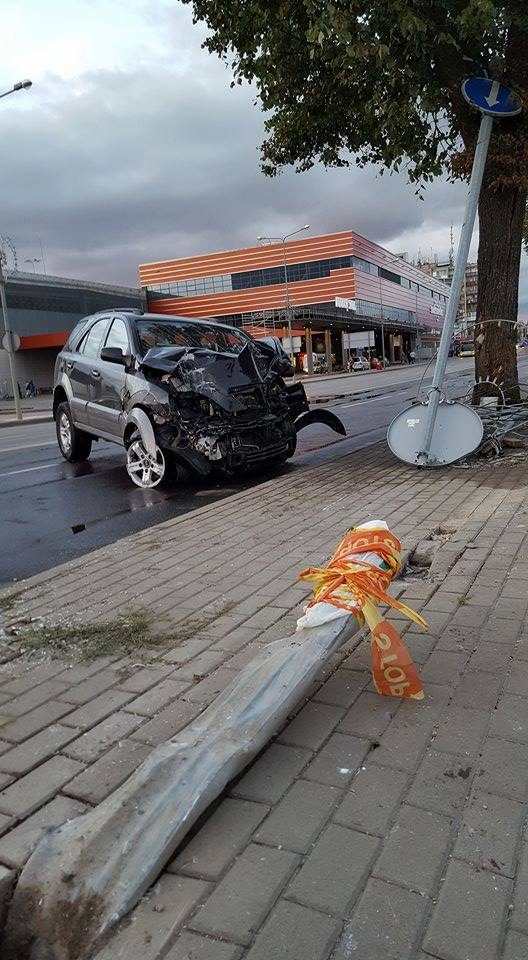 Kraupi avarija Šiauliuose: girtas vairuotojas rėžėsi į stulpą