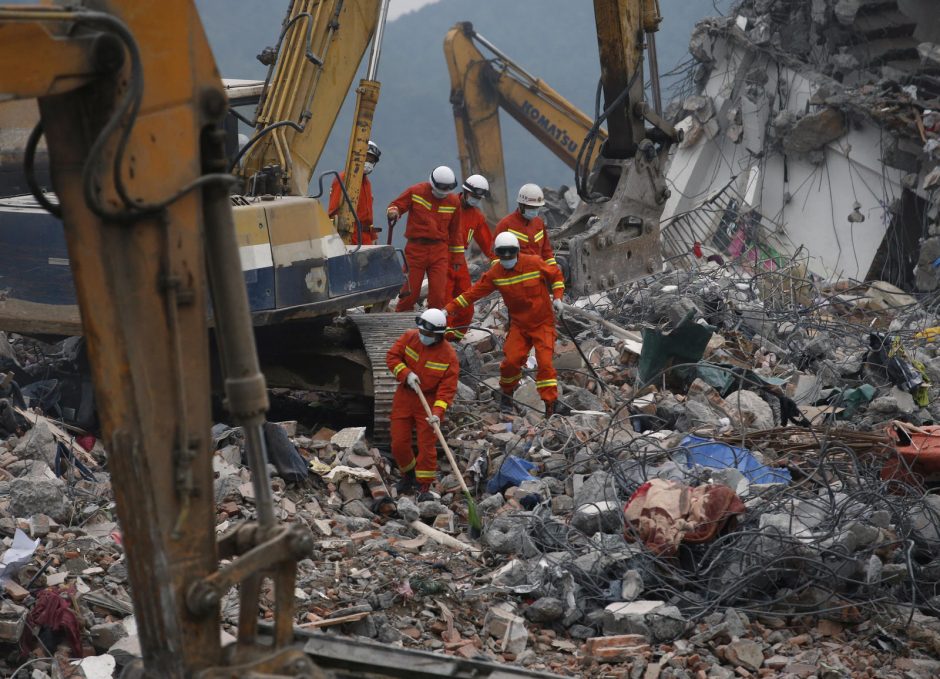 Kinijoje gelbėtojai rado pirmąją purvo nuošliaužos palaidotą auką