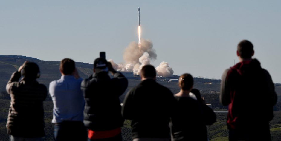 Po įvykusio sprogimo „SpaceX“ pirmąkart paleido ir nutupdė raketą