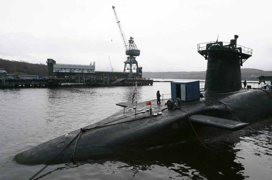 Britanija prašė NATO šalių pagalbos ieškant paslaptingo povandeninio laivo